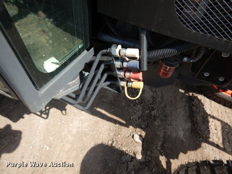 image for item GO9130 Kubota B3350 HSD MFWD tractor