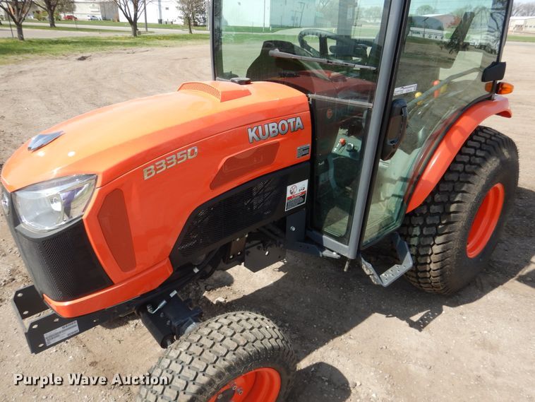 image for item GO9130 Kubota B3350 HSD MFWD tractor