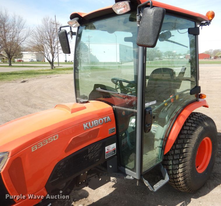 image for item GO9130 Kubota B3350 HSD MFWD tractor