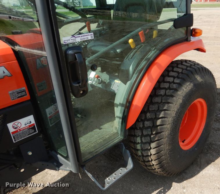 image for item GO9130 Kubota B3350 HSD MFWD tractor
