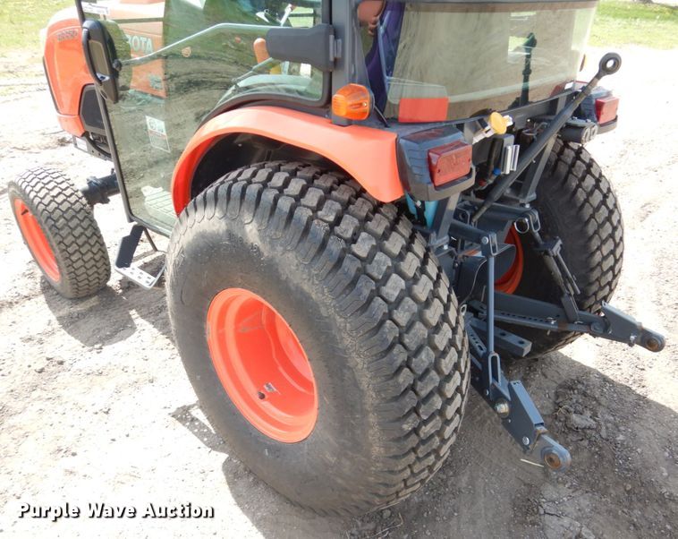 image for item GO9130 Kubota B3350 HSD MFWD tractor
