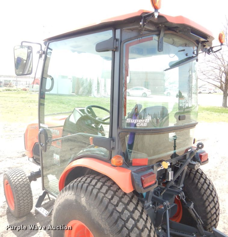 image for item GO9130 Kubota B3350 HSD MFWD tractor