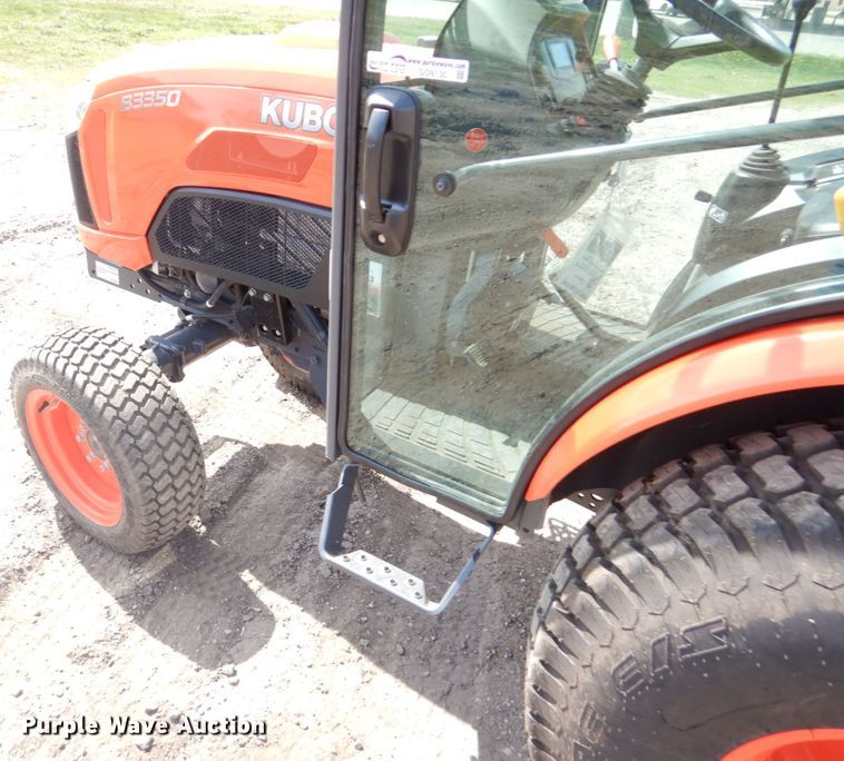 image for item GO9130 Kubota B3350 HSD MFWD tractor