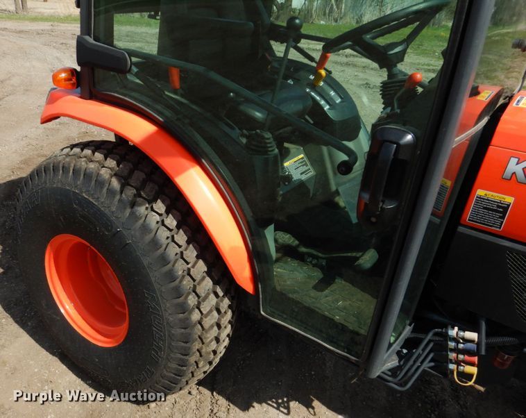 image for item GO9130 Kubota B3350 HSD MFWD tractor