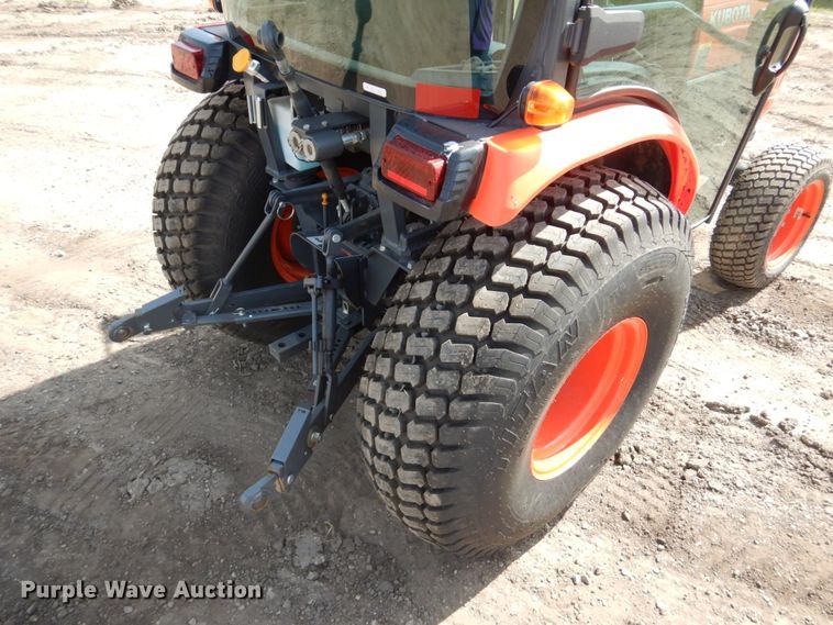image for item GO9130 Kubota B3350 HSD MFWD tractor
