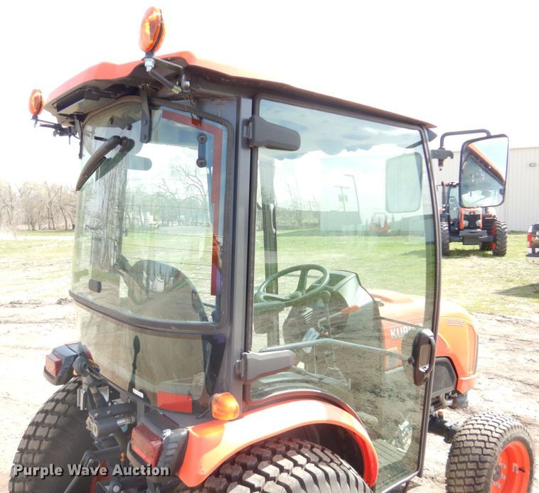 image for item GO9130 Kubota B3350 HSD MFWD tractor