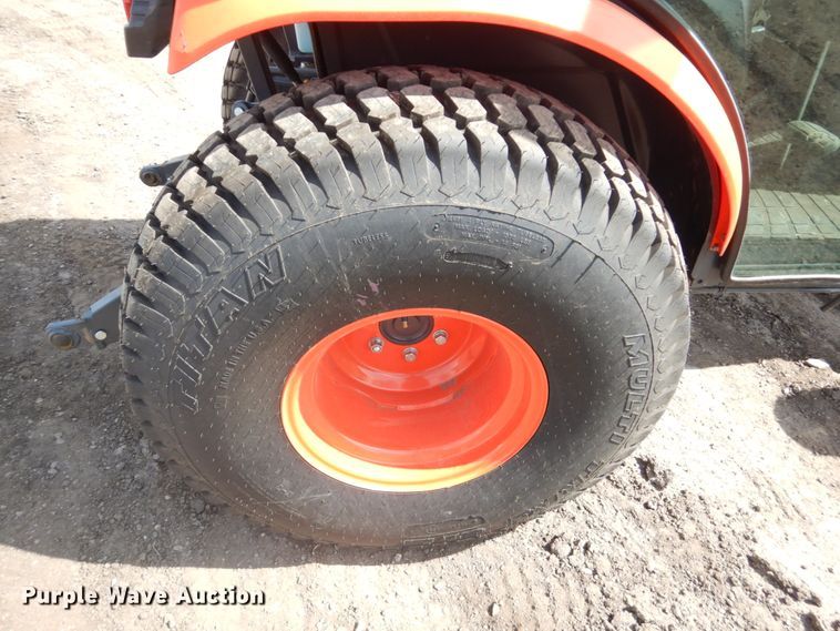 image for item GO9130 Kubota B3350 HSD MFWD tractor