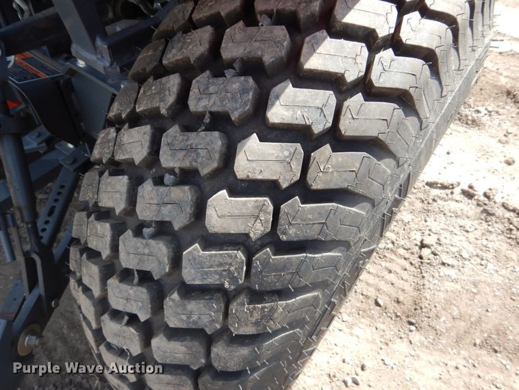 image for item GO9130 Kubota B3350 HSD MFWD tractor