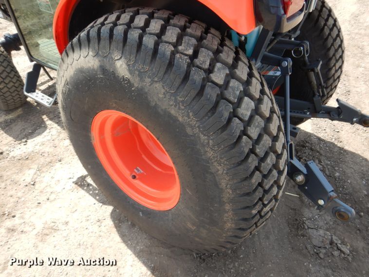 image for item GO9130 Kubota B3350 HSD MFWD tractor