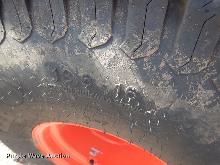 image for item GO9130 Kubota B3350 HSD MFWD tractor