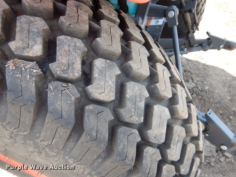 image for item GO9130 Kubota B3350 HSD MFWD tractor