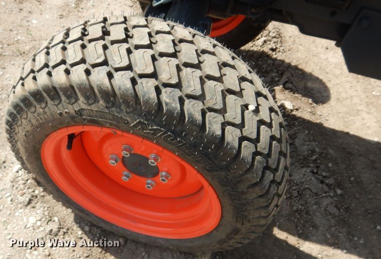 image for item GO9130 Kubota B3350 HSD MFWD tractor