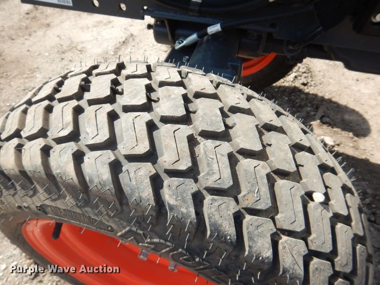 image for item GO9130 Kubota B3350 HSD MFWD tractor