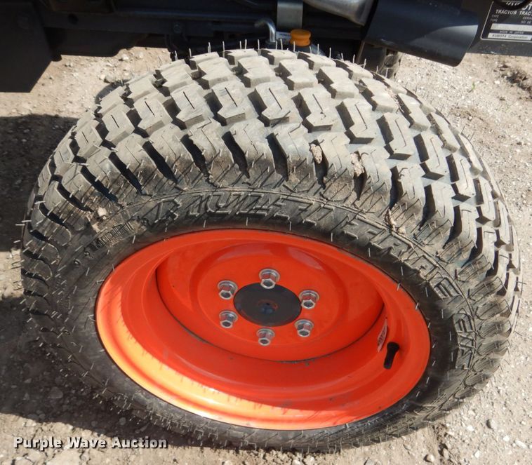 image for item GO9130 Kubota B3350 HSD MFWD tractor