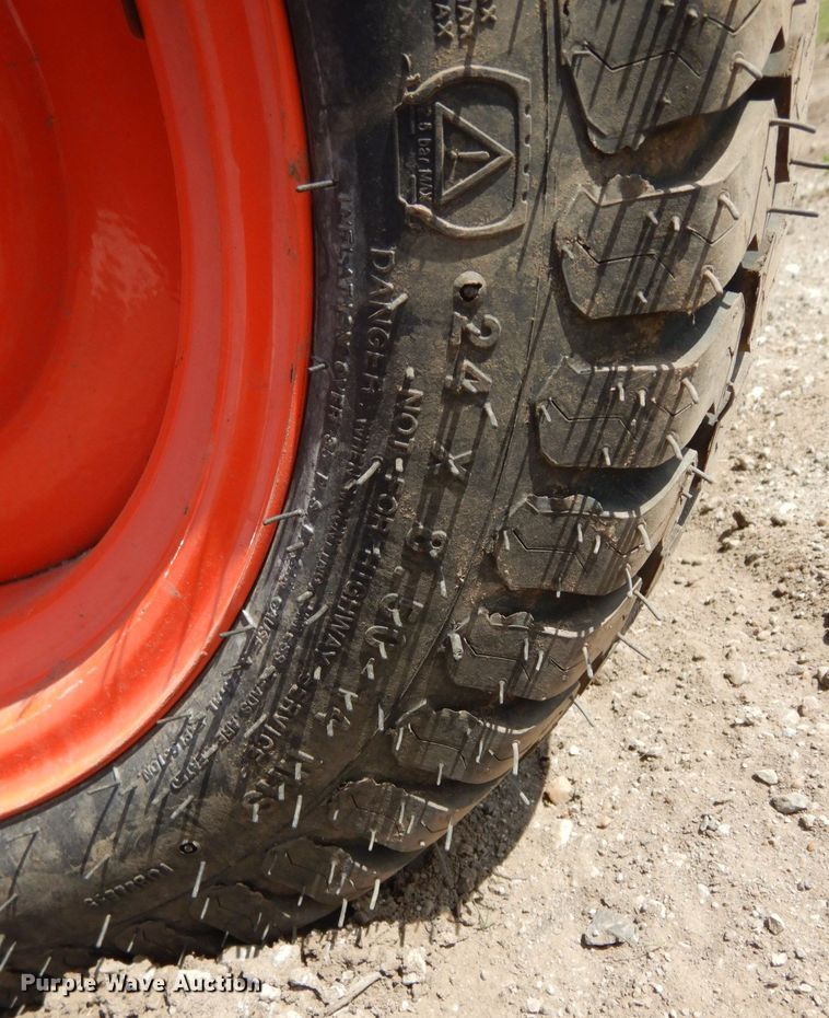 image for item GO9130 Kubota B3350 HSD MFWD tractor