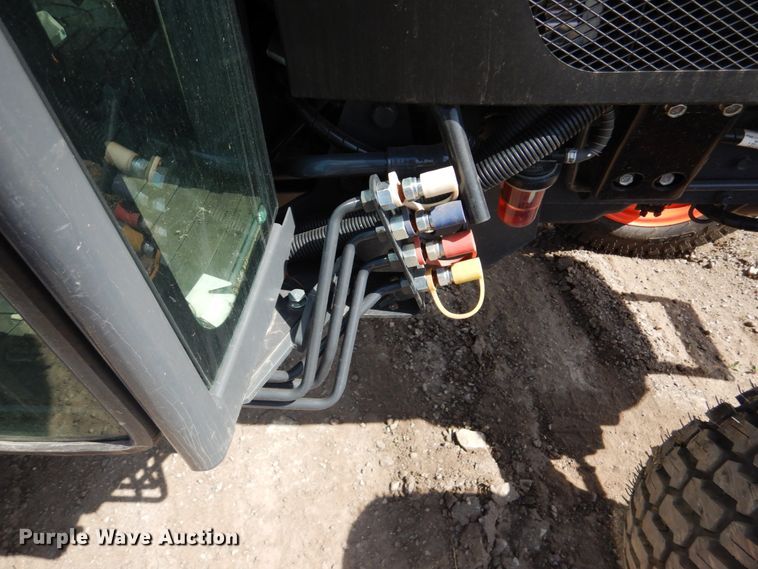 image for item GO9130 Kubota B3350 HSD MFWD tractor