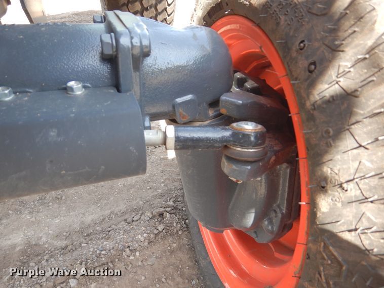 image for item GO9130 Kubota B3350 HSD MFWD tractor