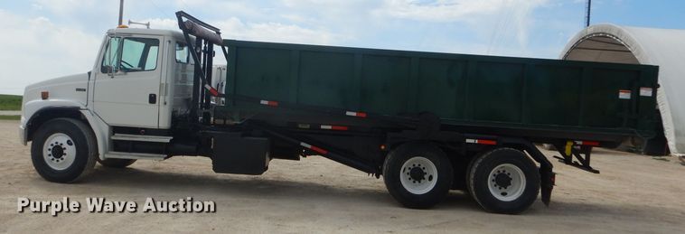image for item GP9030 2000 Freightliner FL80 roll-off container truck
