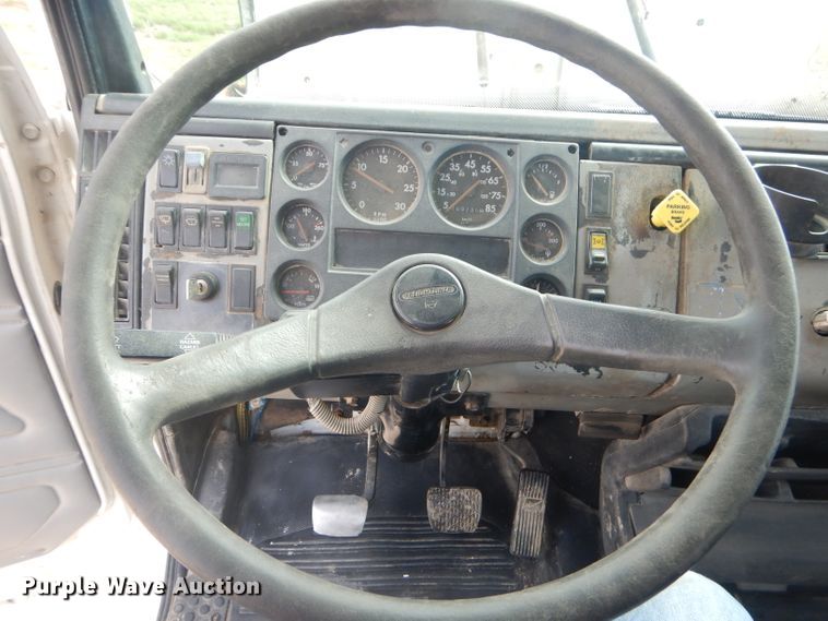 image for item GP9030 2000 Freightliner FL80 roll-off container truck