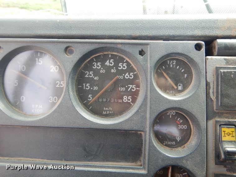 image for item GP9030 2000 Freightliner FL80 roll-off container truck