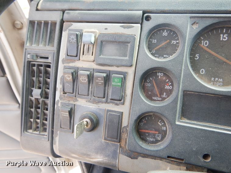 image for item GP9030 2000 Freightliner FL80 roll-off container truck