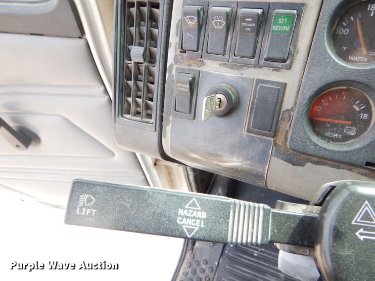 image for item GP9030 2000 Freightliner FL80 roll-off container truck