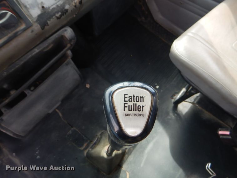 image for item GP9030 2000 Freightliner FL80 roll-off container truck