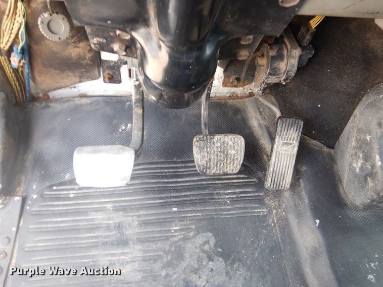 image for item GP9030 2000 Freightliner FL80 roll-off container truck