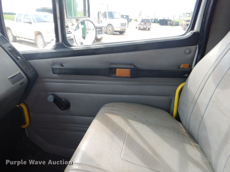 image for item GP9030 2000 Freightliner FL80 roll-off container truck