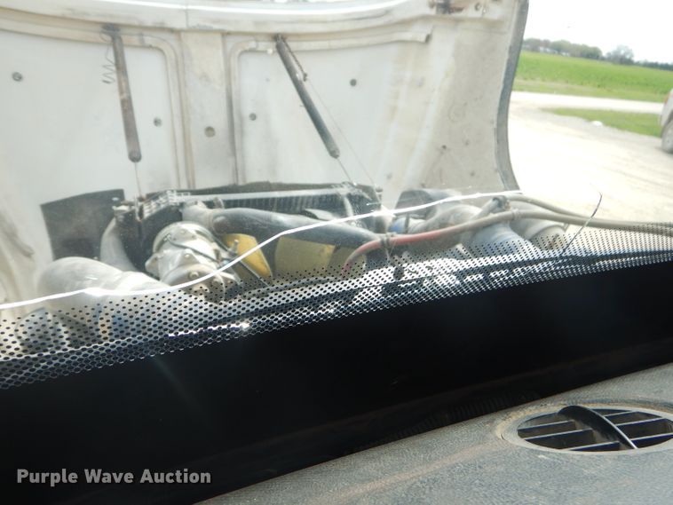 image for item GP9030 2000 Freightliner FL80 roll-off container truck