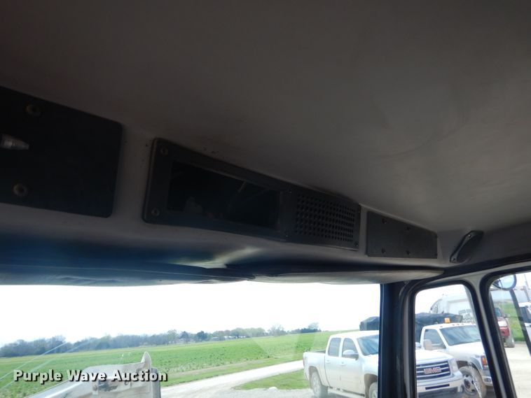 image for item GP9030 2000 Freightliner FL80 roll-off container truck