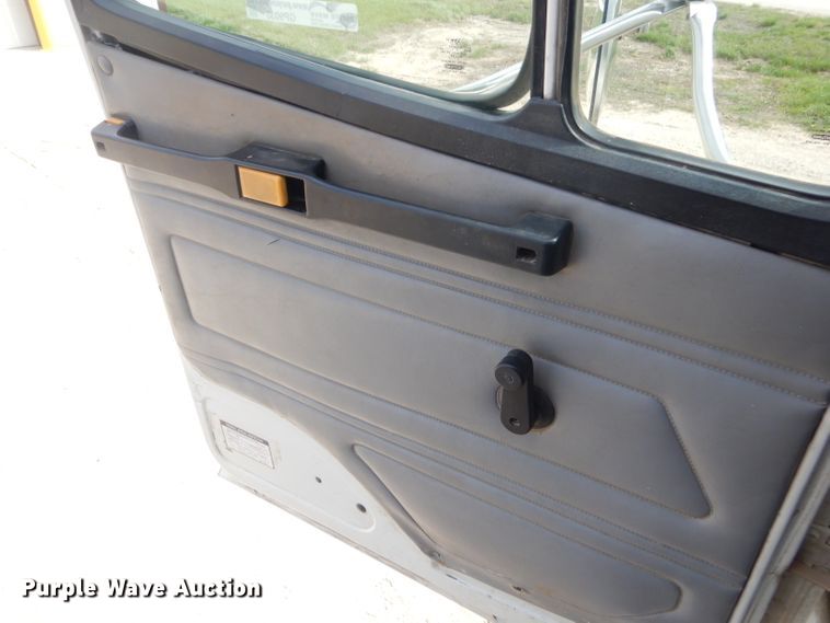 image for item GP9030 2000 Freightliner FL80 roll-off container truck