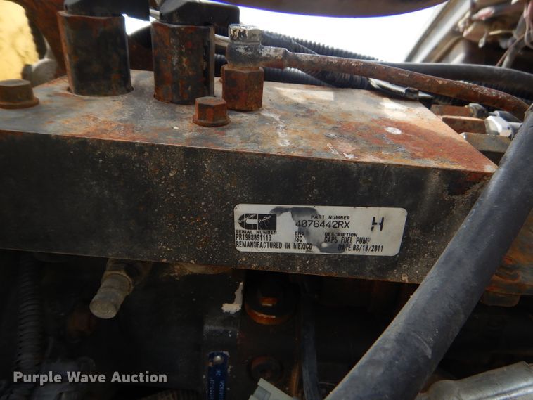 image for item GP9030 2000 Freightliner FL80 roll-off container truck