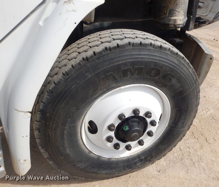 image for item GP9030 2000 Freightliner FL80 roll-off container truck