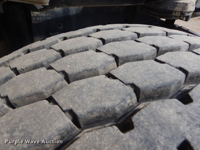 image for item GP9030 2000 Freightliner FL80 roll-off container truck