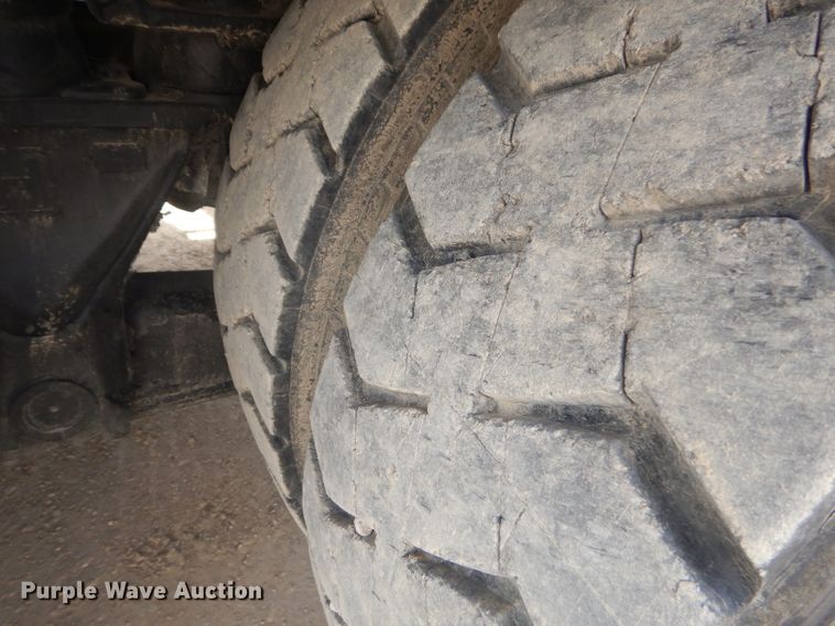 image for item GP9030 2000 Freightliner FL80 roll-off container truck