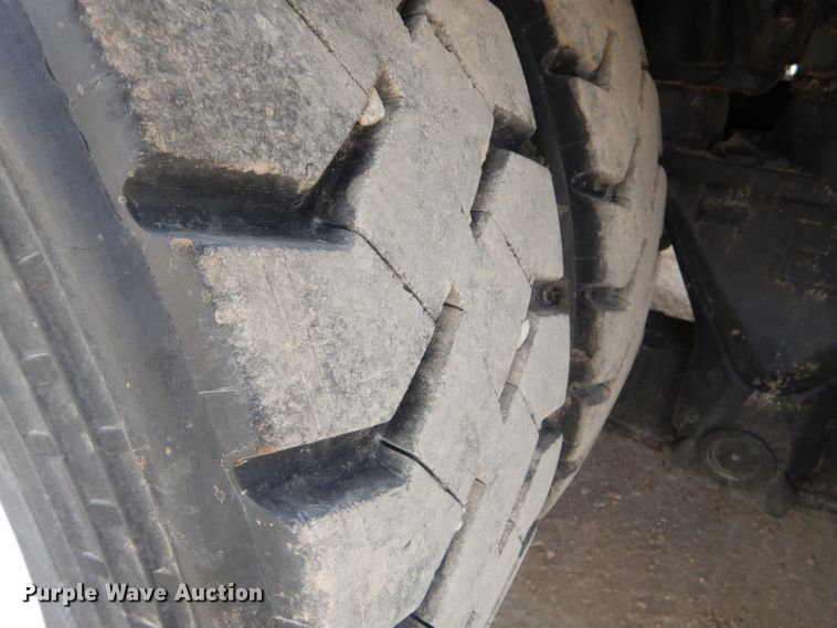 image for item GP9030 2000 Freightliner FL80 roll-off container truck