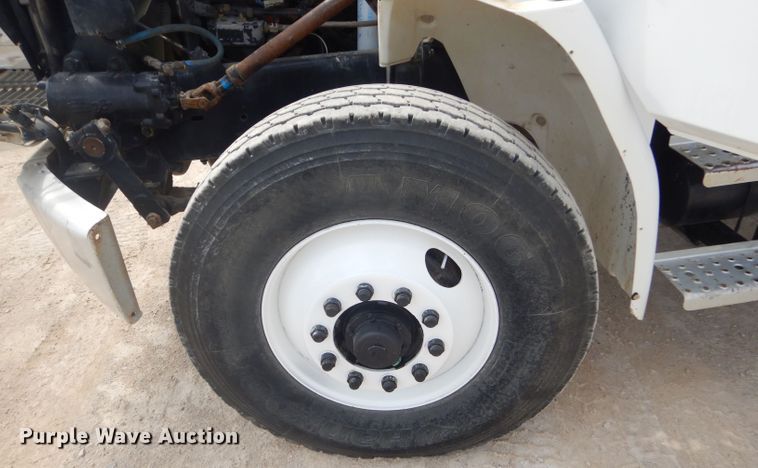 image for item GP9030 2000 Freightliner FL80 roll-off container truck