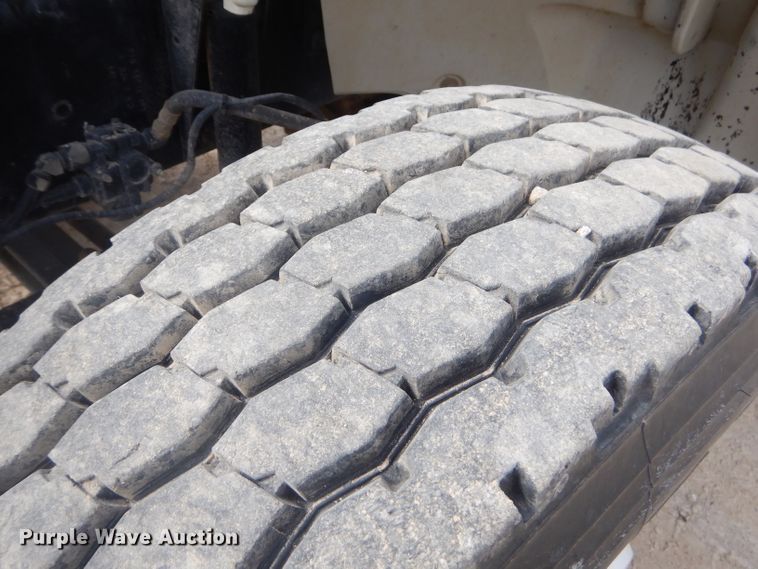 image for item GP9030 2000 Freightliner FL80 roll-off container truck