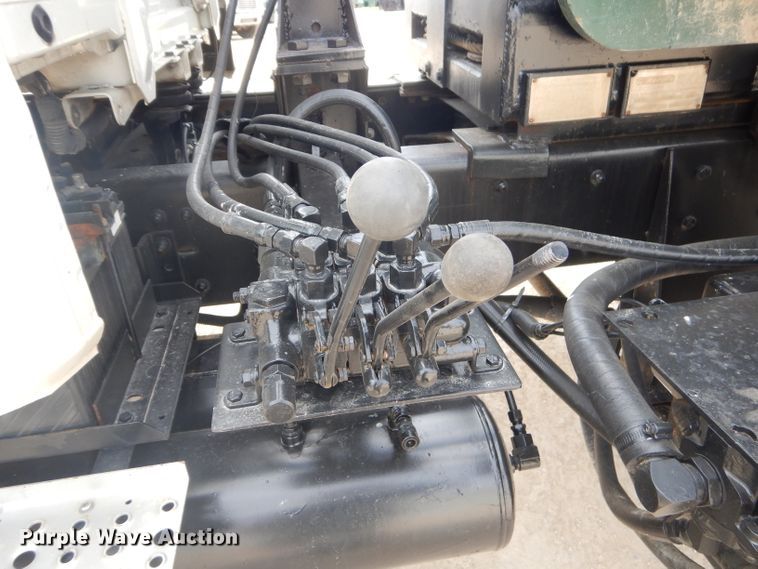 image for item GP9030 2000 Freightliner FL80 roll-off container truck