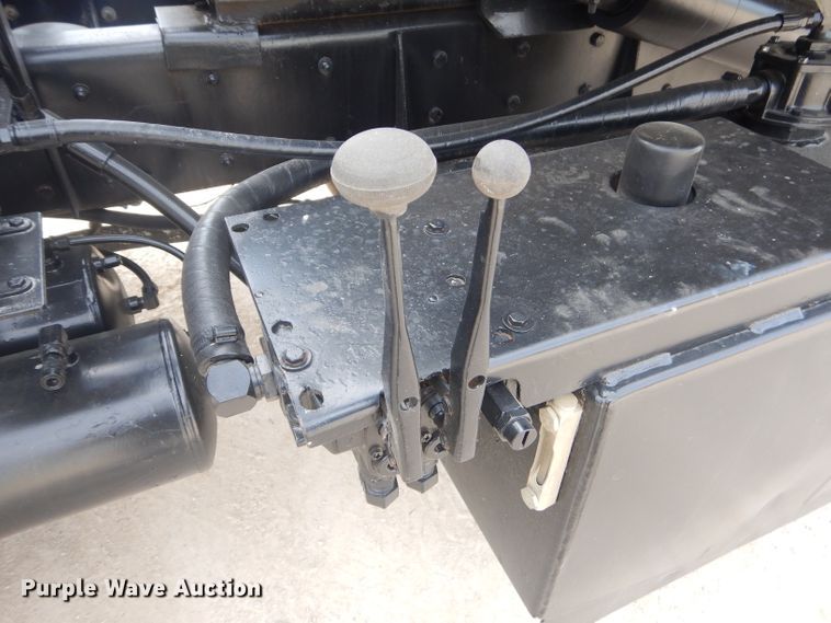 image for item GP9030 2000 Freightliner FL80 roll-off container truck