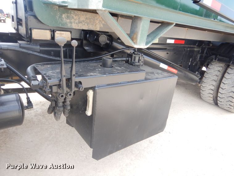 image for item GP9030 2000 Freightliner FL80 roll-off container truck