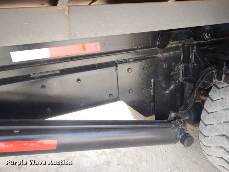 image for item GP9030 2000 Freightliner FL80 roll-off container truck