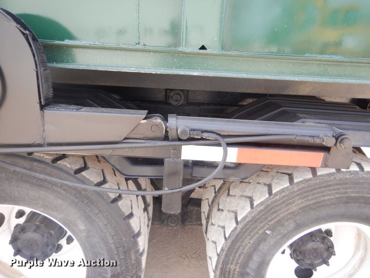 image for item GP9030 2000 Freightliner FL80 roll-off container truck