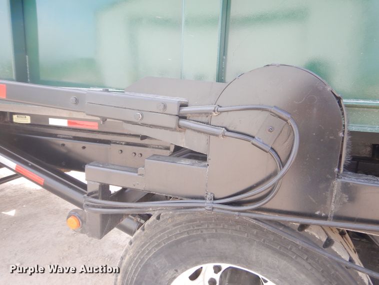 image for item GP9030 2000 Freightliner FL80 roll-off container truck