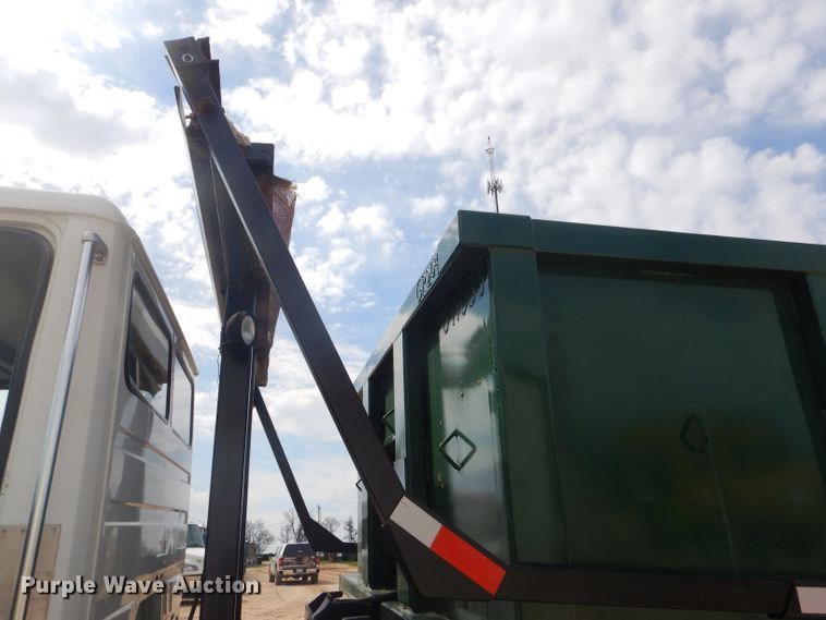 image for item GP9030 2000 Freightliner FL80 roll-off container truck