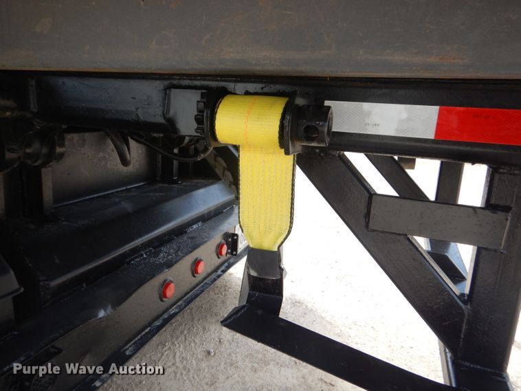 image for item GP9030 2000 Freightliner FL80 roll-off container truck