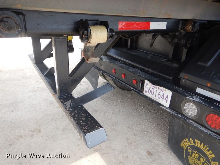 image for item GP9030 2000 Freightliner FL80 roll-off container truck