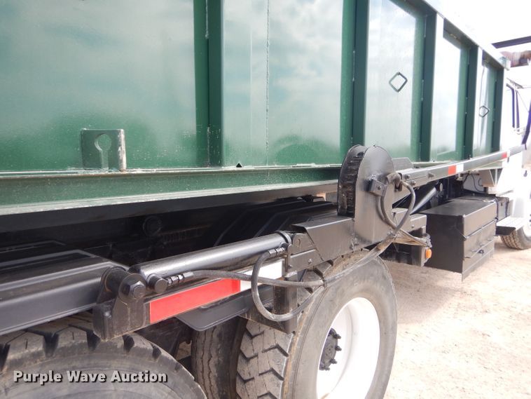 image for item GP9030 2000 Freightliner FL80 roll-off container truck