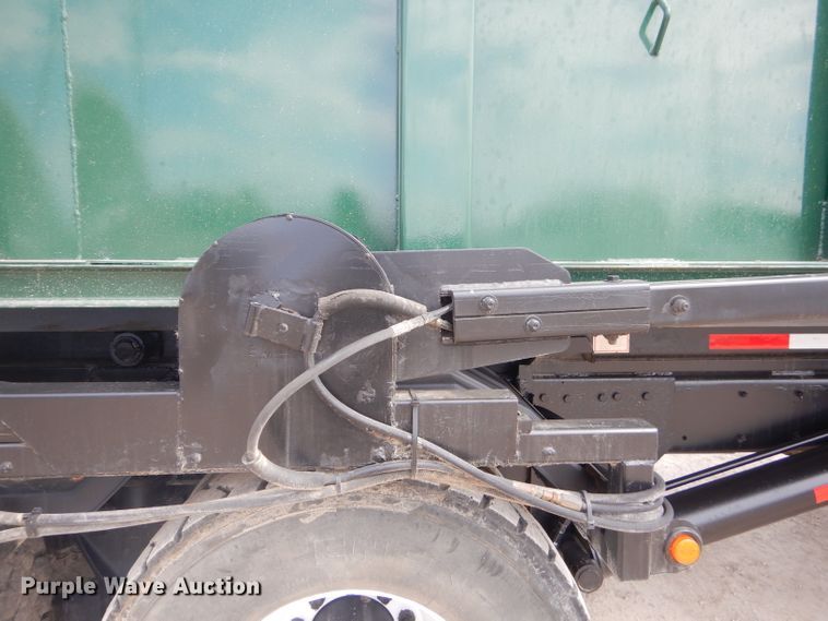 image for item GP9030 2000 Freightliner FL80 roll-off container truck